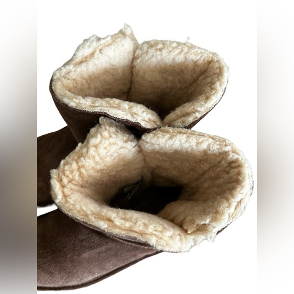 BearPaw Brown Cream Boots Women’s Size 6. - Picture 8 of 15